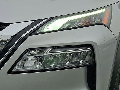 Used 2023 Nissan Rogue SV image 10