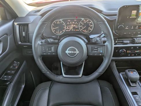 Used 2024 Nissan Pathfinder SL AWD/4WD image 31