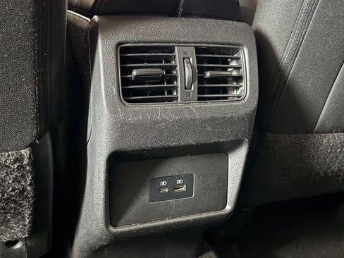 Used 2023 Nissan Rogue SV image 32