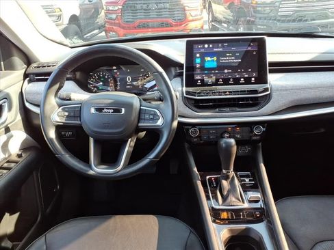 Certified 2022 Jeep Compass Latitude w/ Sun and Sound Group AWD/4WD image 15