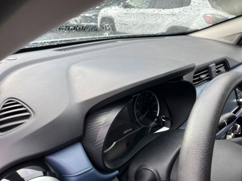 Used 2025 Nissan Versa SV image 32