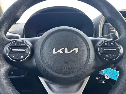 Used 2025 Kia Soul LX w/ LX Technology Package FWD image 25