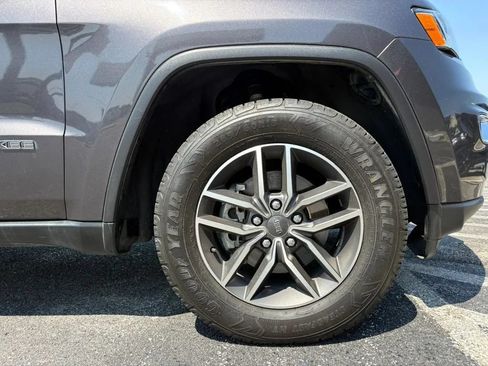 Used 2020 Jeep Grand Cherokee Limited AWD/4WD image 25