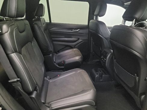 Used 2023 Jeep Grand Cherokee L Laredo AWD/4WD image 19