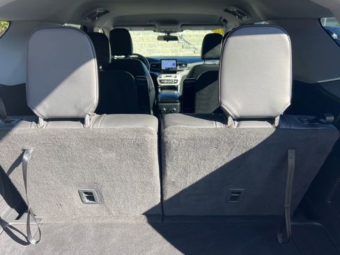 Used 2022 Ford Explorer XLT w/ Equipment Group 202A image 6