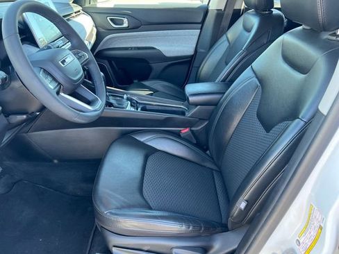 Used 2022 Jeep Compass Latitude AWD/4WD image 11