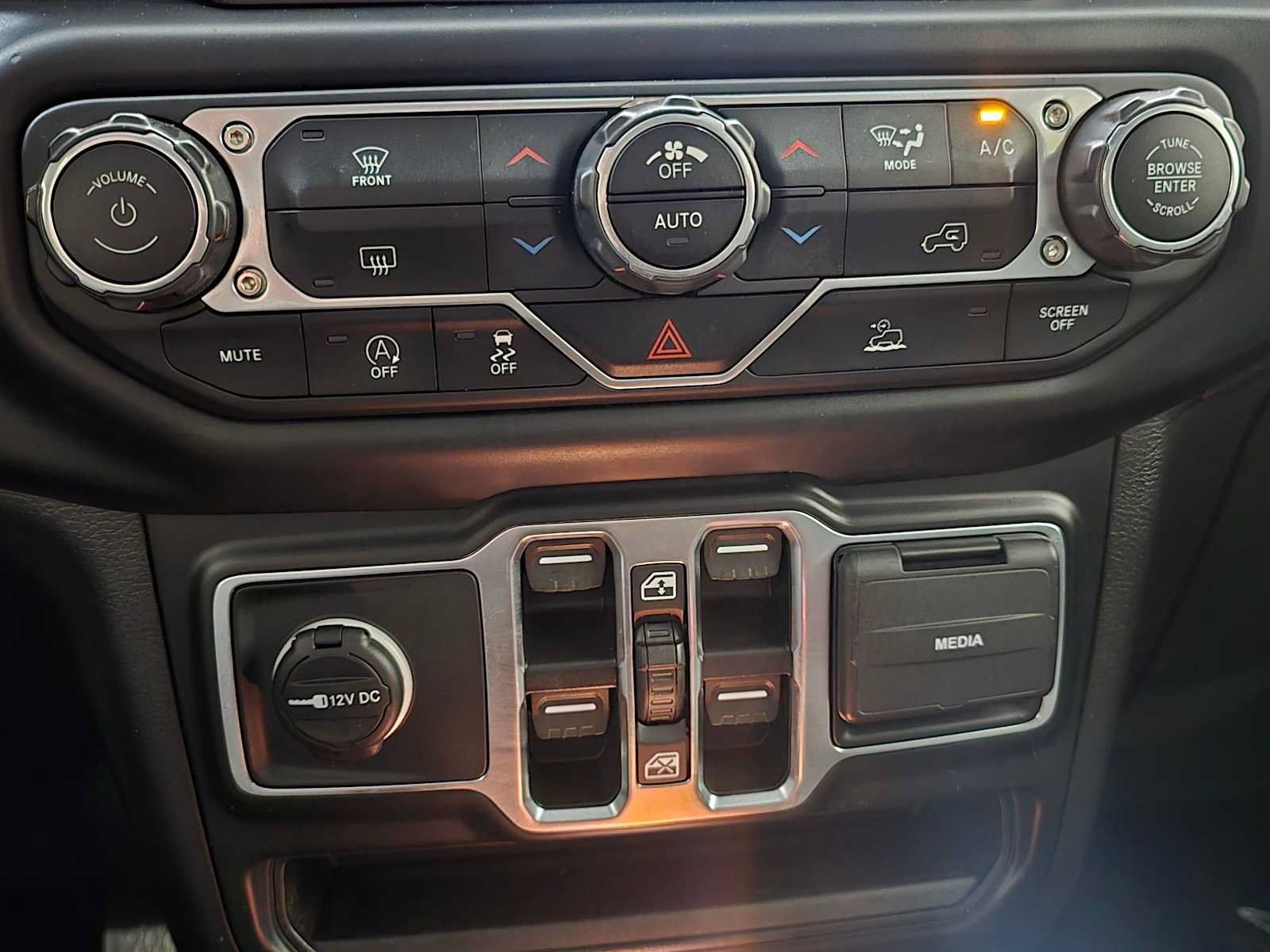 Used 2022 Jeep Wrangler Unlimited Sport AWD/4WD image 15