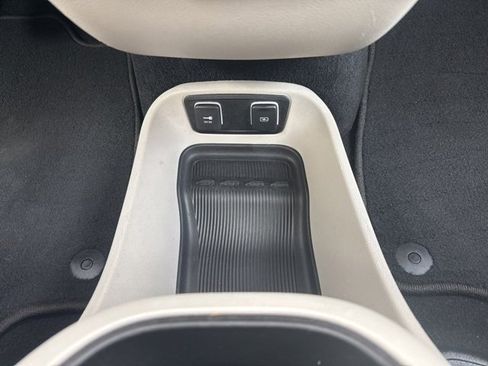 Used 2021 Chrysler Pacifica Touring-L image 22