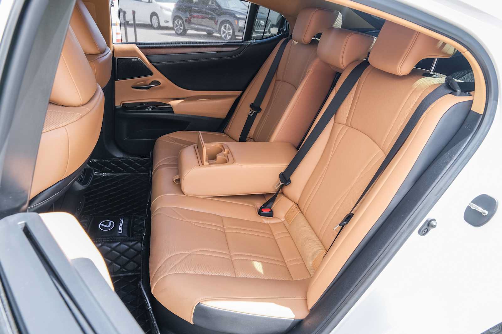 Used 2022 Lexus ES 300h Ultra Luxury w/ Accessory Package 2 FWD image 30