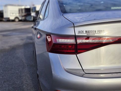 Used 2025 Volkswagen Jetta Sport image 9