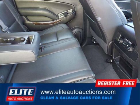 Used 2020 Chevrolet Suburban LT image 15