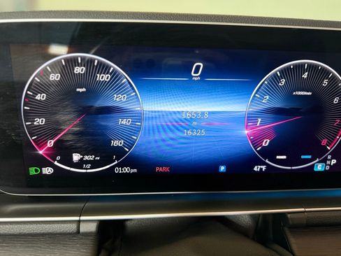 Used 2025 Mercedes-Benz GLE 350 4MATIC image 13