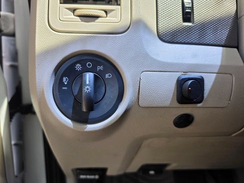 Used 2008 Ford Escape XLT FWD image 23