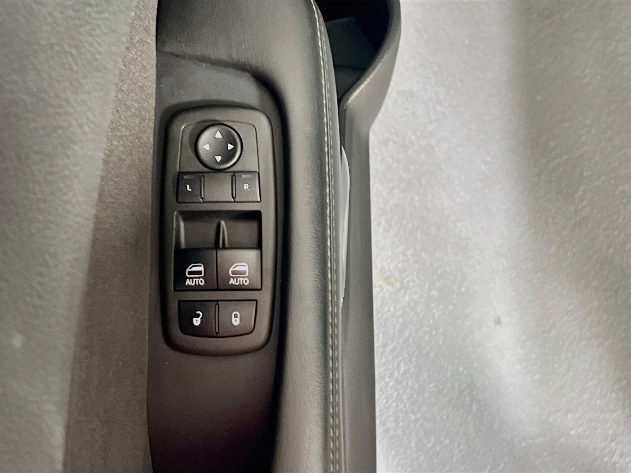 Used 2022 Dodge Challenger R/T RWD image 17