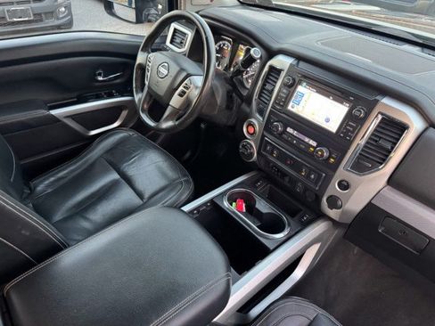 Used 2018 Nissan Titan PRO-4X w/ Pro-4x Convenience Package AWD/4WD image 18