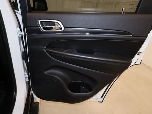 Used 2020 Jeep Grand Cherokee Limited image 18
