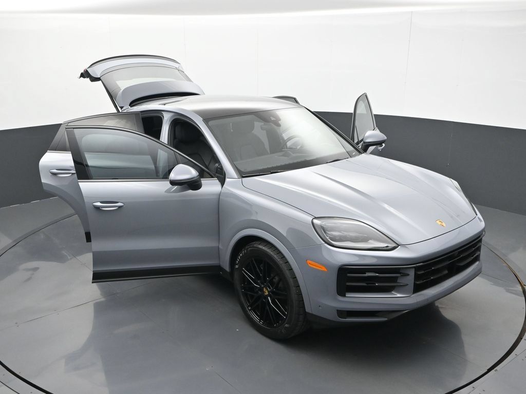 Certified 2024 Porsche Cayenne Coupe AWD/4WD image 32