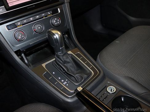 Used 2019 Volkswagen Golf S image 22