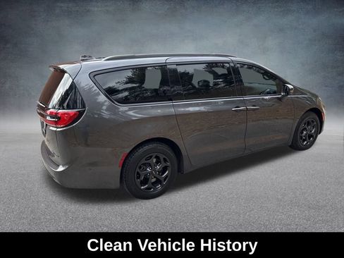 Used 2021 Chrysler Pacifica Limited w/ Uconnect Theater Family Group image 6