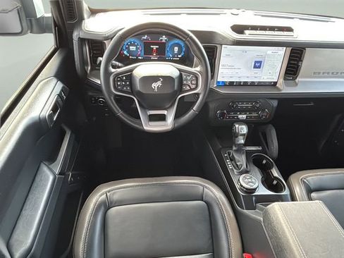 Used 2025 Ford Bronco Outer Banks w/ Sasquatch Package AWD/4WD image 18