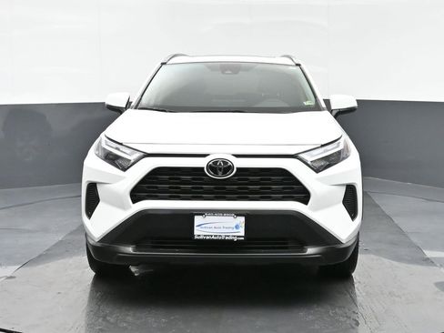 Used 2022 Toyota RAV4 XLE w/ Convenience Package image 2