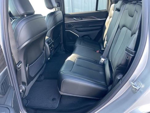 New 2026 Jeep Grand Cherokee Limited RWD image 17