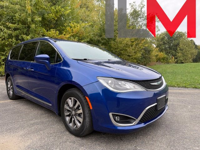 Used 2020 Chrysler Pacifica Touring-L FWD image 1