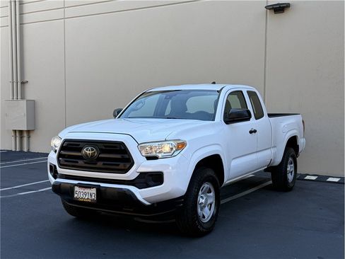 Used 2018 Toyota Tacoma SR RWD image 3