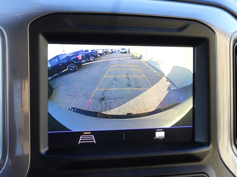 Used 2022 Chevrolet Silverado 2500 Custom w/ Custom Convenience Package AWD/4WD image 19
