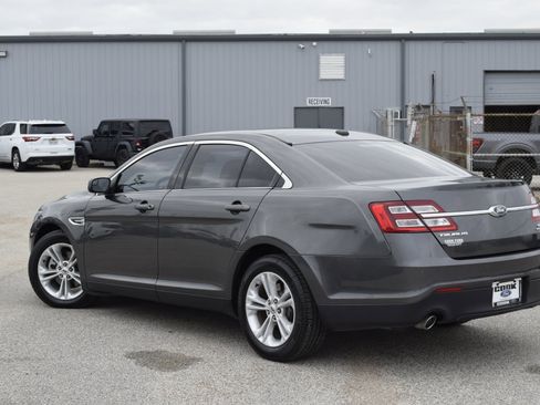 Used 2018 Ford Taurus SEL w/ Equipment Group 201A image 8