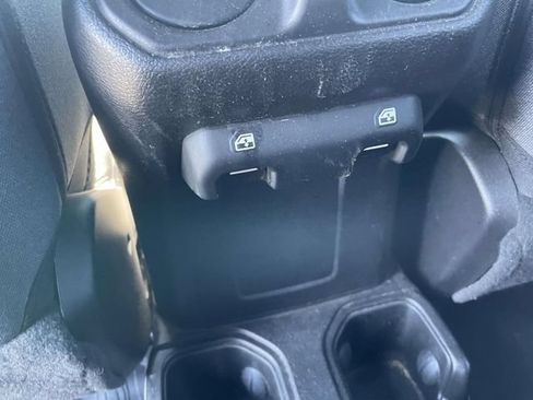 Used 2024 Jeep Wrangler Unlimited Sport AWD/4WD image 10