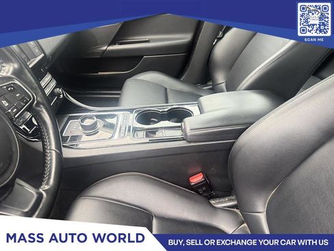 Used 2017 Jaguar XE Premium image 8