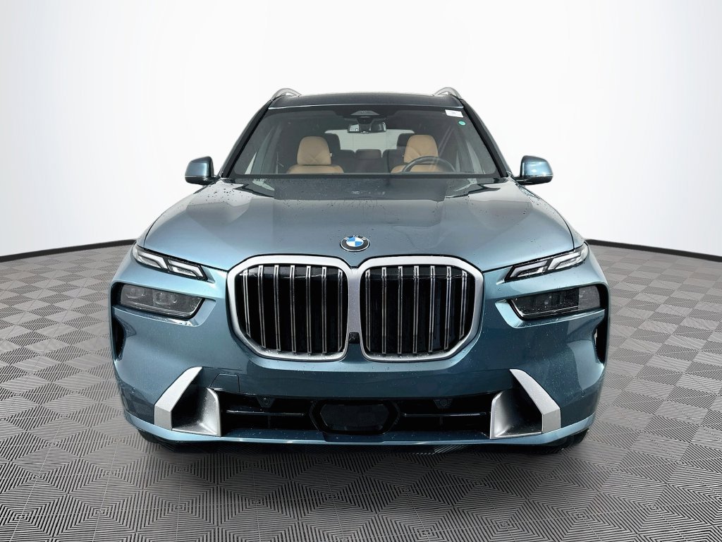 Used 2026 BMW X7 xDrive40i AWD/4WD image 3