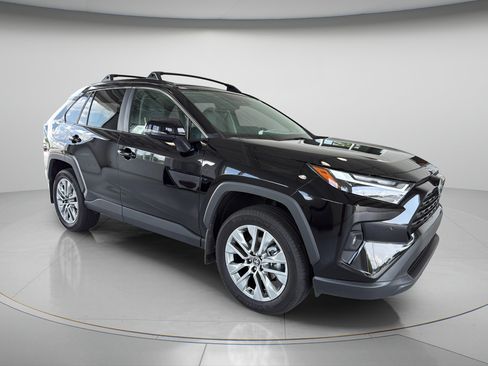 Used 2025 Toyota RAV4 XLE Premium FWD image 7