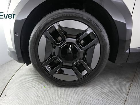 Used 2024 Kia EV9 GT-Line AWD/4WD image 19