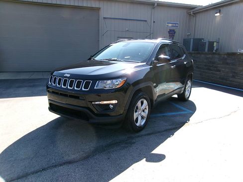 Used 2018 Jeep Compass Latitude w/ Popular Equipment Group AWD/4WD image 1