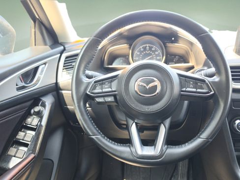 Used 2018 MAZDA MAZDA3 Touring FWD image 10