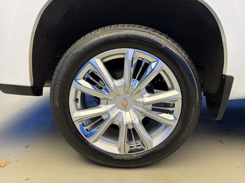 Used 2023 Chevrolet Silverado 1500 High Country w/ High Country Premium Package image 9