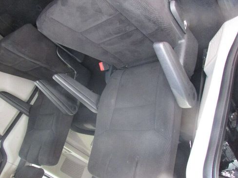 Used 2015 Dodge Grand Caravan SXT image 26