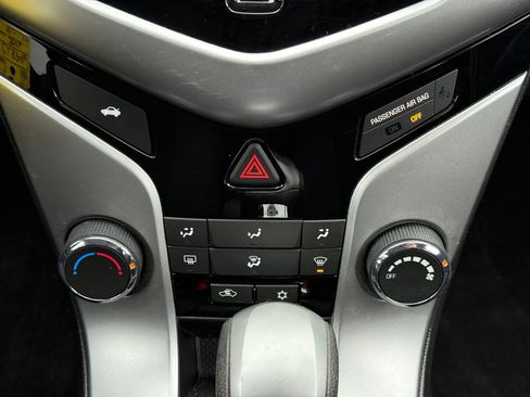 Used 2016 Chevrolet Cruze LT image 32