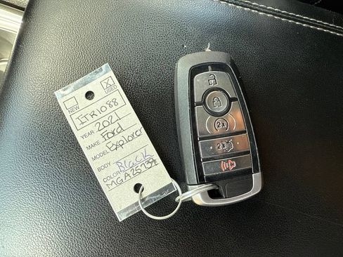 Used 2021 Ford Explorer XLT w/ Equipment Group 202A AWD/4WD image 15