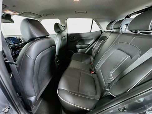 Used 2025 Hyundai Venue Limited FWD image 27