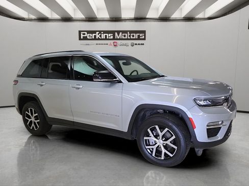 Used 2024 Jeep Grand Cherokee Limited image 7