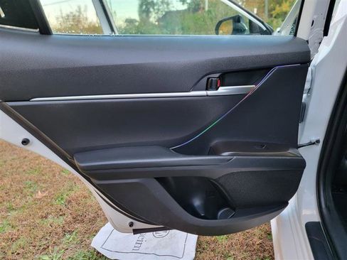 Used 2021 Toyota Camry SE FWD image 16