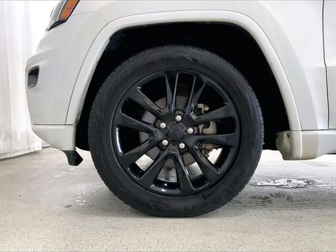 Used 2019 Jeep Grand Cherokee Altitude RWD image 8