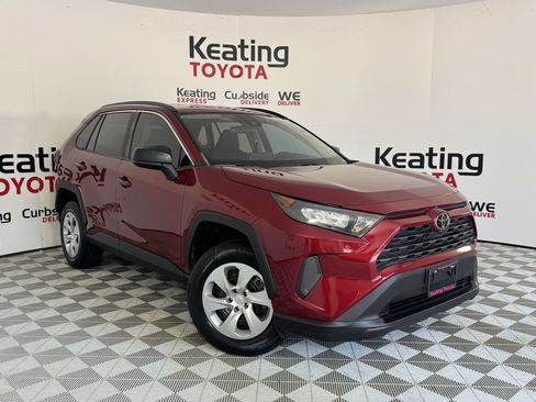 Used 2021 Toyota RAV4 LE FWD image 3