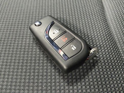 Used 2021 Toyota RAV4 LE image 32