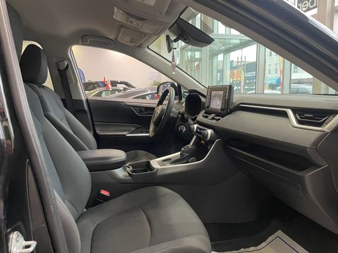 Used 2021 Toyota RAV4 LE AWD/4WD image 28