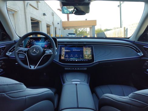 Used 2025 Mercedes-Benz E 350 Sedan image 27