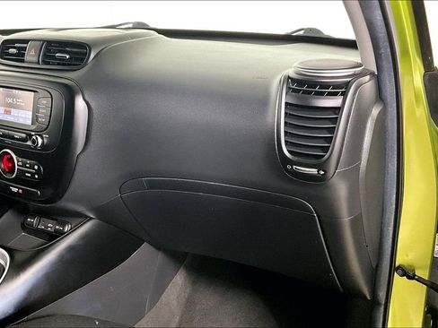 Used 2017 Kia Soul + image 14